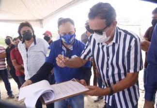 Tião Gomes participa da assinatura de ordem de serviço que garante implantação de dessalinizador em Algodão de Jandaíra