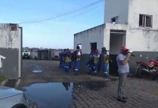 SALÁRIO ATRASADO: Agentes de limpeza realizam protesto e paralisam coleta em João Pessoa - VEJA VÍDEO