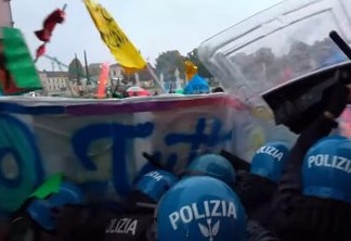 FORA: Polícia italiana dispersa protesto contra Bolsonaro com jatos d'água, cacetete e bomba - VEJA VÍDEO