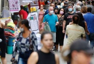 Fiocruz alerta sobre risco de eventos com aglomeração no Brasil