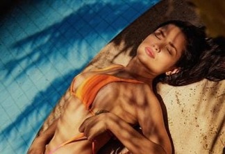 Juliette faz ensaio fotográfico à beira de piscina em mansão no Rio