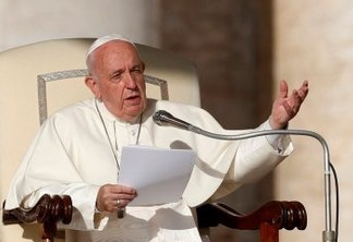 O Papa Francisco participa da audiência geral semanal no Vaticano,