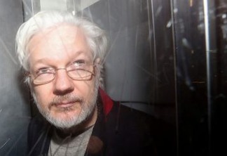 Justiça britânica aprova pedido de dos EUA para a extradição de Julian Assange, fundador do WikiLeaks