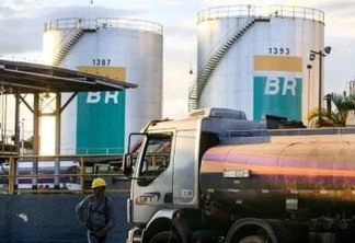 'NENHUMA DECISÃO TOMADA': Petrobras nega ter antecipado a Bolsonaro queda no preço da gasolina