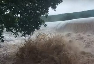 BAHIA: Mais uma barragem se rompe devido às chuvas e número de mortos sobe para 18