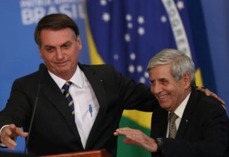 General Heleno teme que Bolsonaro seja assassinado em 2022: "Vou todo dia à Igreja rezar alguma coisa" - VEJA VÍDEO