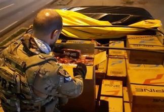 CONTRABANDO DE CIGARROS: caminhoneiro é preso pela PRF na Paraíba com carga avaliada em quase R$100 mil