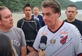 Bolsonaro vai à praia em SP e ouve 'Lula 2022' durante entrevista - VEJA VÍDEO