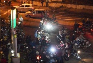 Rolezinho de motos na madrugada termina com jovem baleado em João Pessoa