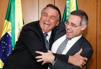 Bolsonaro faz teste de Covid para ir à posse de Mendonça no STF
