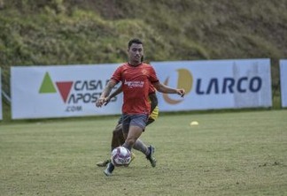 Campinense acerta empréstimo do atacante Caíque Souza, do Vitória, e anuncia saída do zagueiro Itallo