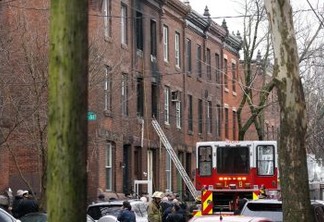 Incêndio que matou 12 familiares começou porque menino botou fogo em árvore de Natal, diz polícia