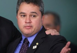 ‘Tem gente torcendo que João escolha Aguinaldo para me ver na oposição’, diz Efraim Filho sobre disputa ao Senado