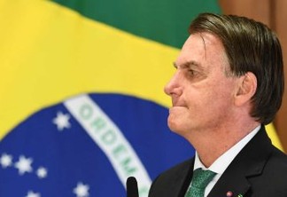 Bolsonaro diz que Olavo de Carvalho foi 'um farol para milhões de brasileiros'