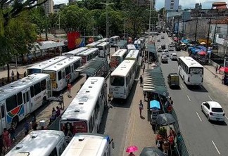 PARALISAÇÃO EM JOÃO PESSOA: Funcionários de empresas de ônibus param veículos no Parque da Lagoa