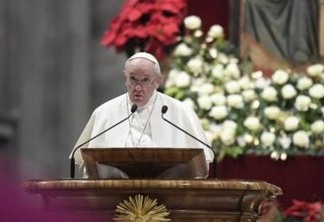 Machucar uma mulher é ultrajar a Deus, diz papa em recado de Ano Novo
