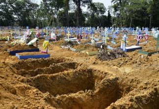AMAZONAS, BRAZIL - OCTOBER 03: A view of Taruman Park Cemetery used to bury coronavirus (Covid-19) victims is seen as death toll rises due to the pandemic in Manaus, Amazonas, Brazil on October 03, 2020. (Photo by Junio Matos/Anadolu Agency via Getty Images)
