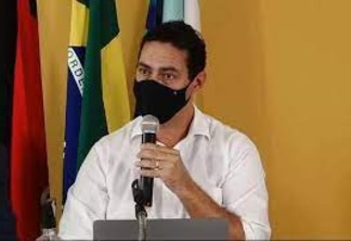 Após escândalo na vacinação, vereadores de Lucena decidem não afastar prefeito Leo Bandeira do cargo