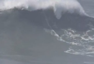 SUSTO: Surfista brasileiro é "engolido" por onda e dá susto em Nazaré - VEJA VÍDEO