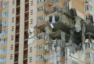 Míssil atinge prédio residencial em Kiev; VEJA VÍDEO
