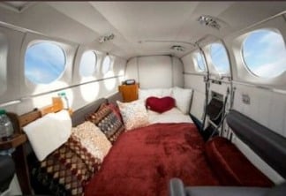 Aventura nas alturas: companhia aérea oferece “motel” em voo particular para casais