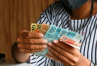 Governo vai antecipar 13º de aposentados da Previdência e liberar saque de R$ 1 mil do FGTS para impulsionar o crescimento econômico