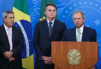 Bolsonaro brinca sobre seu candidato à vice-presidência ser mineiro e revela: "Estou vendo o Paulo Guedes e o Braga Netto"