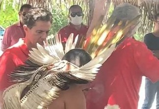 Em visita à Baía da Traição, Ricardo Coutinho e Veneziano Vital participam de ritual sagrado do povo indígena - VEJA VÍDEO 