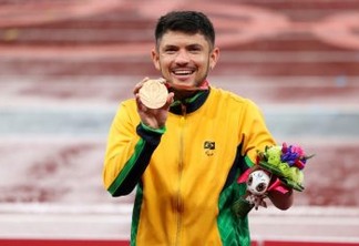Petrúcio Ferreira estabelece novo recorde mundial nos 100m rasos
