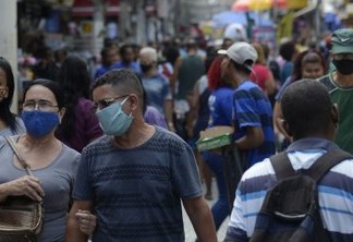 Três em cada dez brasileiros usam máscara em local aberto, indica pesquisa