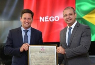 Vereador Marmuthe Cavalcanti entrega Título de Cidadão Pessoense ao Ministro João Roma Neto 