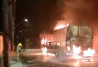 Criminosos jogam querosene em motorista e colocam fogo em ônibus - VEJA VÍDEO