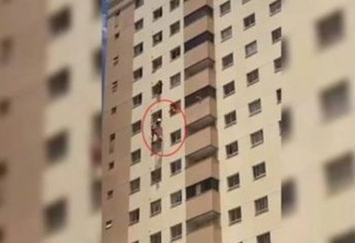 Bombeiros evitam que mulher pule do 8º andar - VEJA VÍDEO