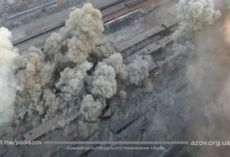 Fumaça ao redor de complexo industrial de Mariupol após várias explosões ocorridas durante invasão russa da Ucrânia
22/03/2022
AZOV/Divulgação via REUTERS