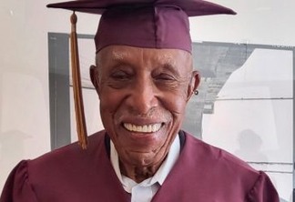 Aos 101 anos de idade, idoso realiza sonho de concluir ensino médio