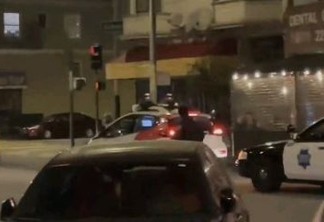 Carro autônomo 'foge' da polícia e vídeo viraliza nas redes; confira