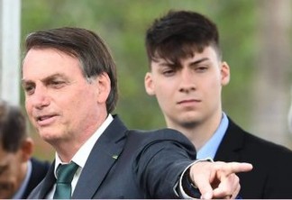 PF intima Jair Renan, filho mais novo de Bolsonaro, a prestar depoimento sobre suspeitas de corrupção
