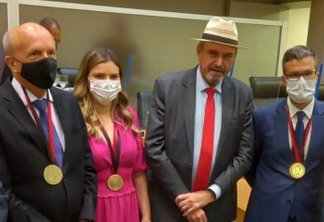 Um minuto de silêncio pelas mais de 660 mil vítimas da Covid marcou o início de Sessão Solene da ALPB em homenagem aos profissionais da Saúde