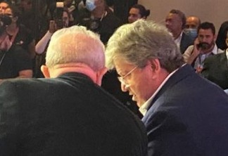 João Azevêdo e Lula têm conversa "ao pé do ouvido" durante evento do PSB em Brasília; veja imagens