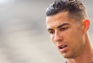Após morte do filho, Cristiano Ronaldo agradece apoio da torcida do Liverpool: Nunca esquecerei