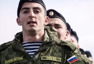 Mulher ucraniana denuncia violência sexual de soldado russo; marido foi morto ao tentar salvá-la