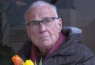 Ex-padre larga a batina e vira estrela pornô gay aos 88 anos