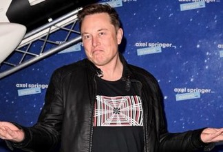 Berlin (Germany), 30/11/2020.- SpaceX owner and Tesla CEO Elon Musk arrives on the red carpet for the Axel Springer award, in Berlin, Germany, 01 December 2020. (Alemania) EFE/EPA/BRITTA PEDERSEN / POOL
