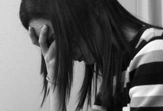 Depressão pós-parto afeta 1/4 das mulheres; rede de apoio ajuda a reduzir estresse