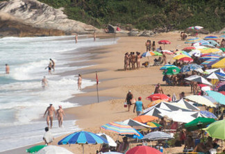 Vereador quer proibir nudismo em famosa praia naturista 