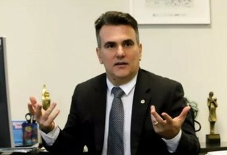 Exaltado, Sérgio Queiroz chama parlamentares da base do PL na Paraíba de covardes e oportunistas: “Querem ganhar a eleição sem correr riscos” - VEJA VÍDEO