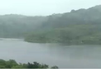 Morador comemora barragem de Camará cheia e ressalta que ela não corre risco de 'rachar'