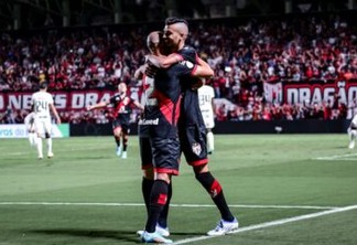 Atlético-GO vence tranquilamente e sai na frente do Corinthians na Copa do Brasil