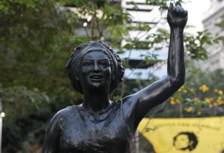 Vereadora Marielle Franco ganha estátua no centro do Rio de Janeiro