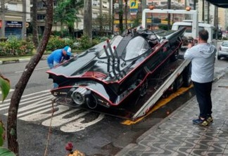 Batmóvel é guinchado e imagem repercute nas redes: 'Batman não pagou o IPVA'